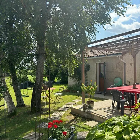 Studio En Auvergne Le Ruisseau Saint-Priest-Bramefant Exterior photo